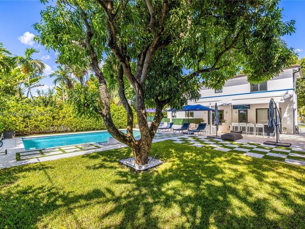 6166 Pine Tree Dr, Miami Beach FL 33140