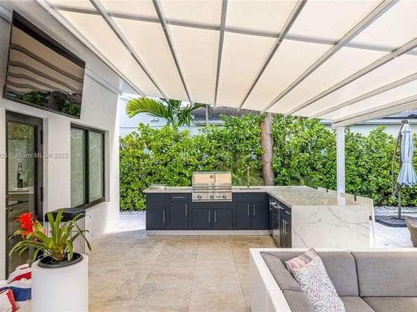 6166 Pine Tree Dr, Miami Beach FL 33140