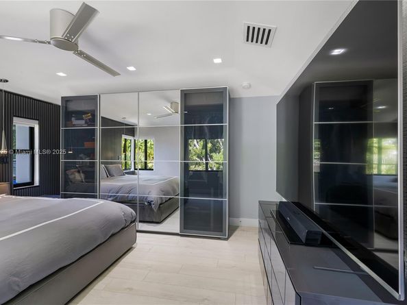 6166 Pine Tree Dr, Miami Beach FL 33140