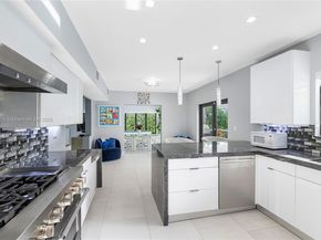 6166 Pine Tree Dr, Miami Beach FL 33140