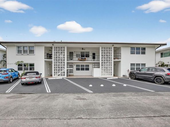 3209 Colony Club Rd 1W, Pompano Beach FL 33062