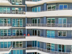 60 SW 13th St 4414, Miami FL 33130