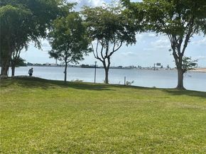 4719 NW 7th St 10911, Miami FL 33126