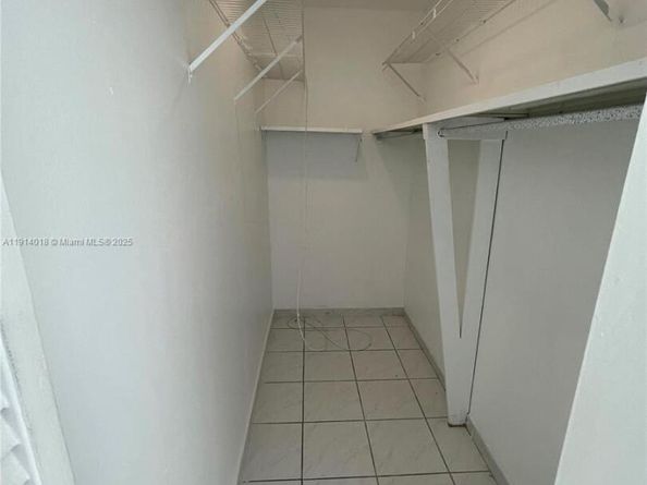 4719 NW 7th St 10911, Miami FL 33126