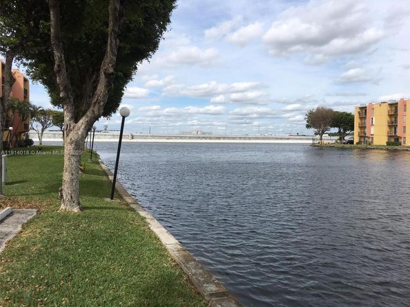 4719 NW 7th St 10911, Miami FL 33126