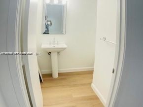 185 SW 7th St 1605, Miami FL 33130