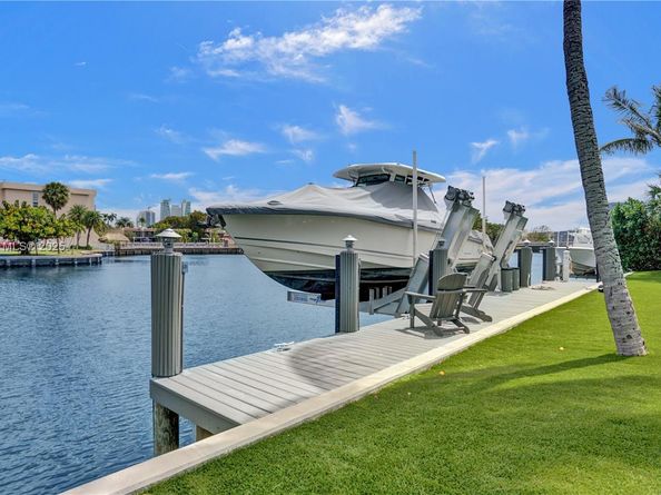 1651 Diplomat Pkwy, Hallandale Beach FL 33009
