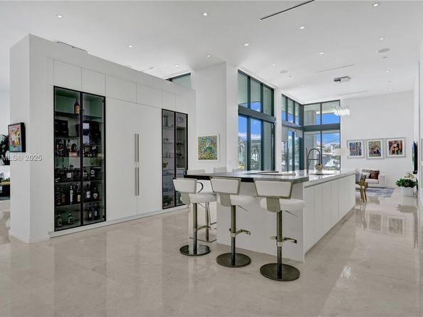 1651 Diplomat Pkwy, Hallandale Beach FL 33009