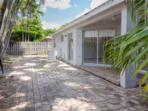 10121 NW 51st Ln, Doral FL 33178