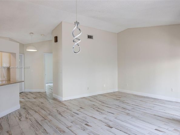 10121 NW 51st Ln, Doral FL 33178