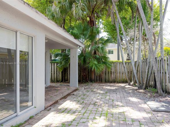 10121 NW 51st Ln, Doral FL 33178