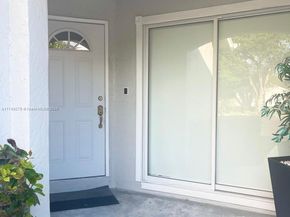 10121 NW 51st Ln, Doral FL 33178