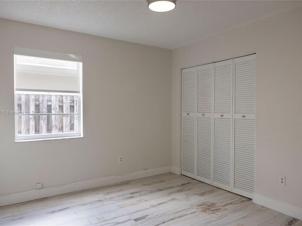 10121 NW 51st Ln, Doral FL 33178