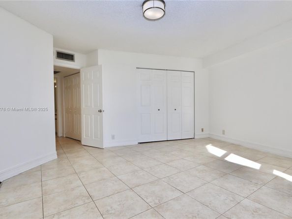 3500 Mystic Pointe Dr 1207, Aventura FL 33180