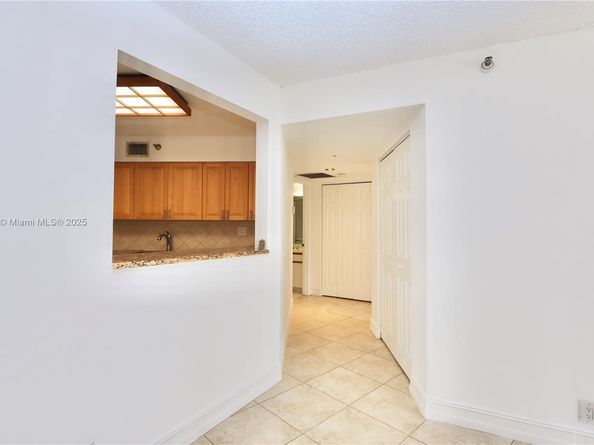 3500 Mystic Pointe Dr 1207, Aventura FL 33180