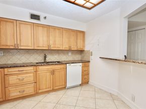 3500 Mystic Pointe Dr 1207, Aventura FL 33180