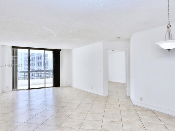 3500 Mystic Pointe Dr 1207, Aventura FL 33180