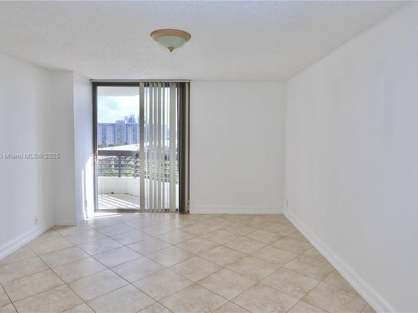 3500 Mystic Pointe Dr 1207, Aventura FL 33180