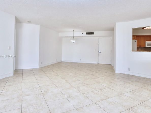 3500 Mystic Pointe Dr 1207, Aventura FL 33180