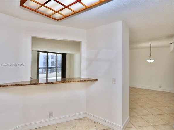 3500 Mystic Pointe Dr 1207, Aventura FL 33180