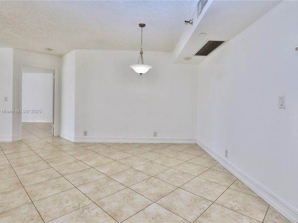 3500 Mystic Pointe Dr 1207, Aventura FL 33180