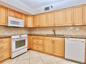 3500 Mystic Pointe Dr 1207, Aventura FL 33180