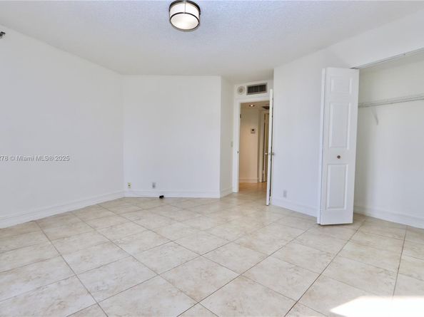 3500 Mystic Pointe Dr 1207, Aventura FL 33180