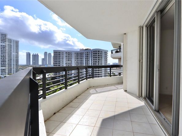 3500 Mystic Pointe Dr 1207, Aventura FL 33180