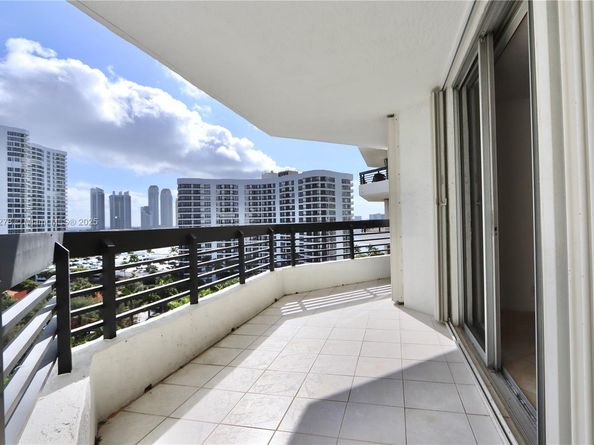 3500 Mystic Pointe Dr 1207, Aventura FL 33180