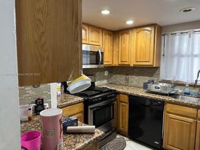 11208 SW 67th Ter, Miami FL 33173