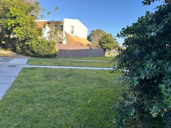 11208 SW 67th Ter, Miami FL 33173