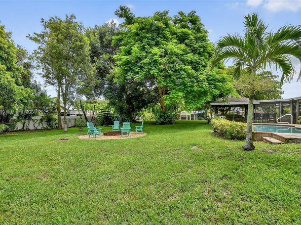 9435 El Paso Dr, Lake Worth FL 33467