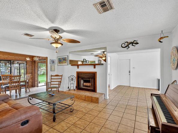 9435 El Paso Dr, Lake Worth FL 33467