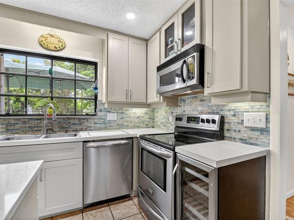 9435 El Paso Dr, Lake Worth FL 33467