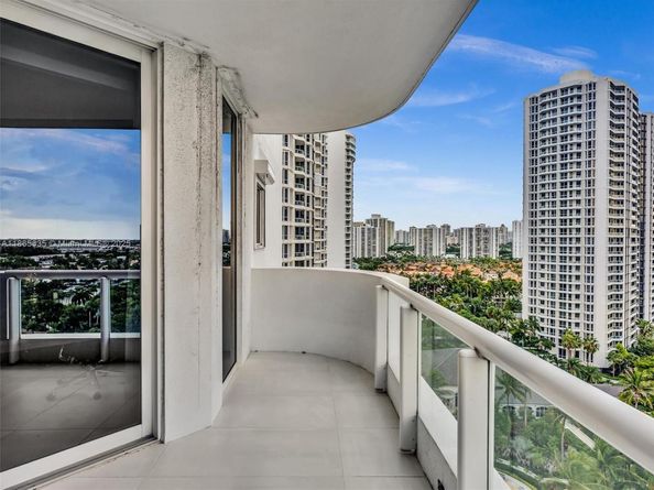 21200 Point Pl 1503, Aventura FL 33180