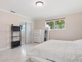 5518 Mckinley St, Hollywood FL 33021