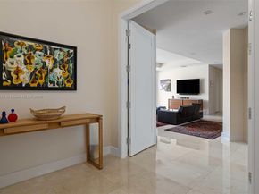 718 Valencia Ave 207, Coral Gables FL 33134