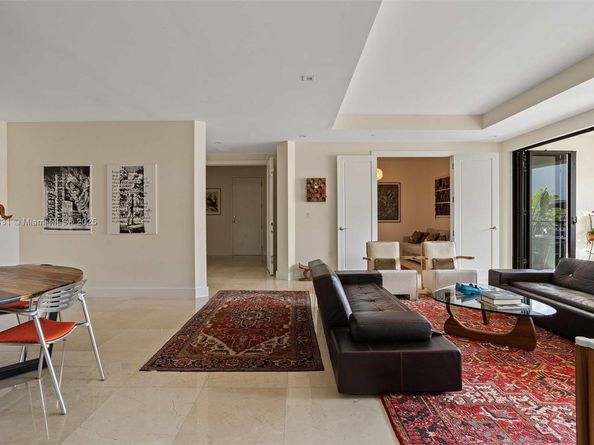 718 Valencia Ave 207, Coral Gables FL 33134