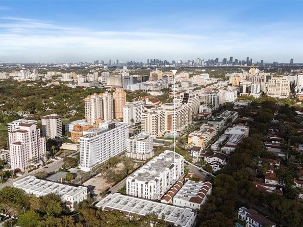 718 Valencia Ave 207, Coral Gables FL 33134