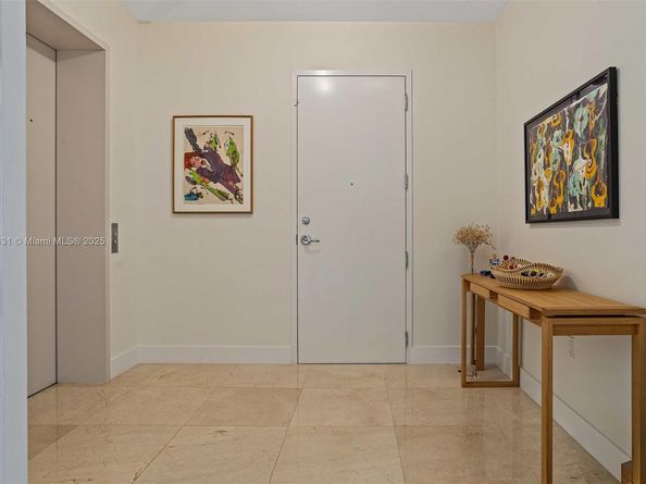 718 Valencia Ave 207, Coral Gables FL 33134
