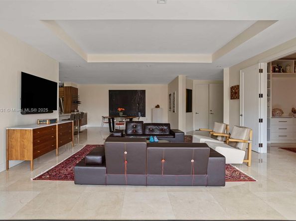 718 Valencia Ave 207, Coral Gables FL 33134