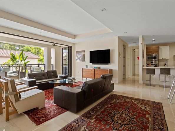 718 Valencia Ave 207, Coral Gables FL 33134