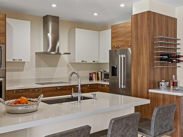 718 Valencia Ave 207, Coral Gables FL 33134