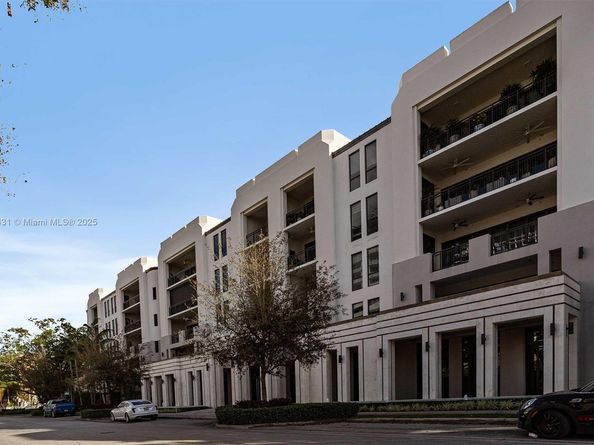 718 Valencia Ave 207, Coral Gables FL 33134