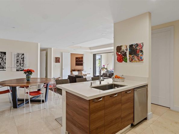 718 Valencia Ave 207, Coral Gables FL 33134