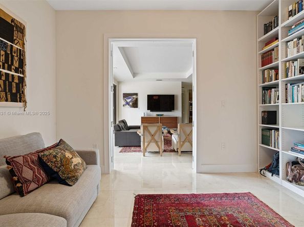 718 Valencia Ave 207, Coral Gables FL 33134