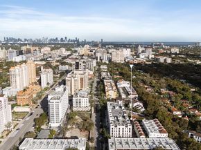 718 Valencia Ave 207, Coral Gables FL 33134