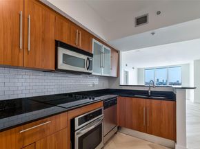 335 S Biscayne Blvd 1012, Miami FL 33131
