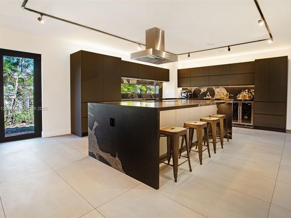 14135 N Miami Ave, Miami FL 33168