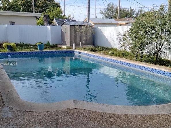 1131 NW 182nd St, Miami Gardens FL 33169